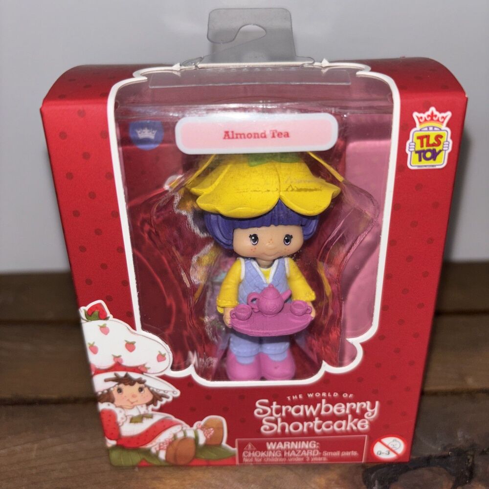CheeBee The World of Strawberry Shortcake Almond Tea Figurine NIB